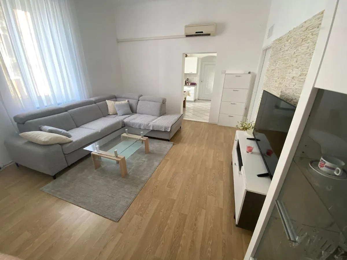Apartment Luseven - Vacation Apartment Near To Beach And City Pula